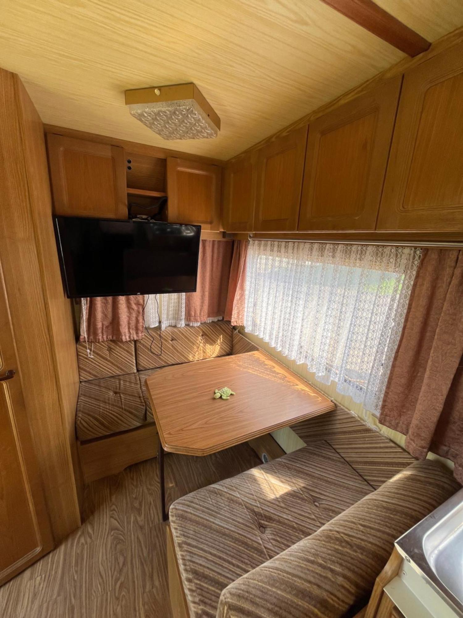 Karavan Тахов Екстер'єр фото
